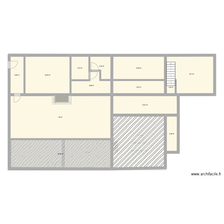 Salazac. Plan de 24 pièces et 429 m2