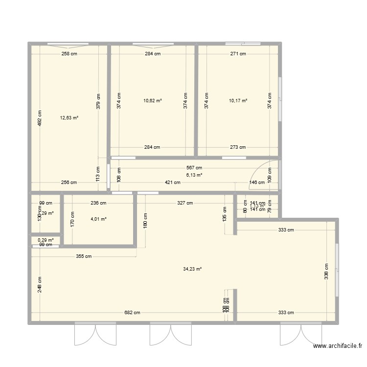 pia. Plan de 9 pièces et 81 m2