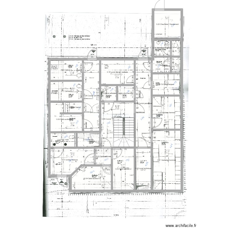 Baraque Rez. Plan de 25 pièces et 175 m2