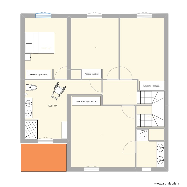 Etage maison B . Plan de 9 pièces et 77 m2