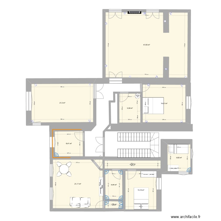 appart parisien. Plan de 11 pièces et 143 m2