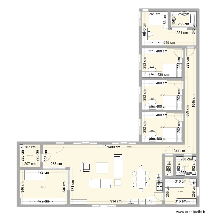 Maison en L GG. Plan de 9 pièces et 162 m2