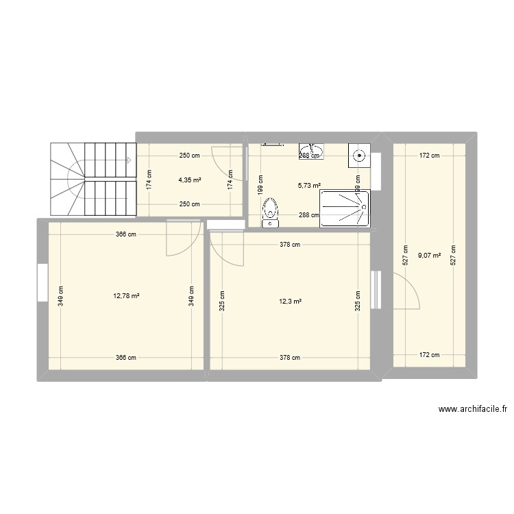 Etage. Plan de 5 pièces et 44 m2