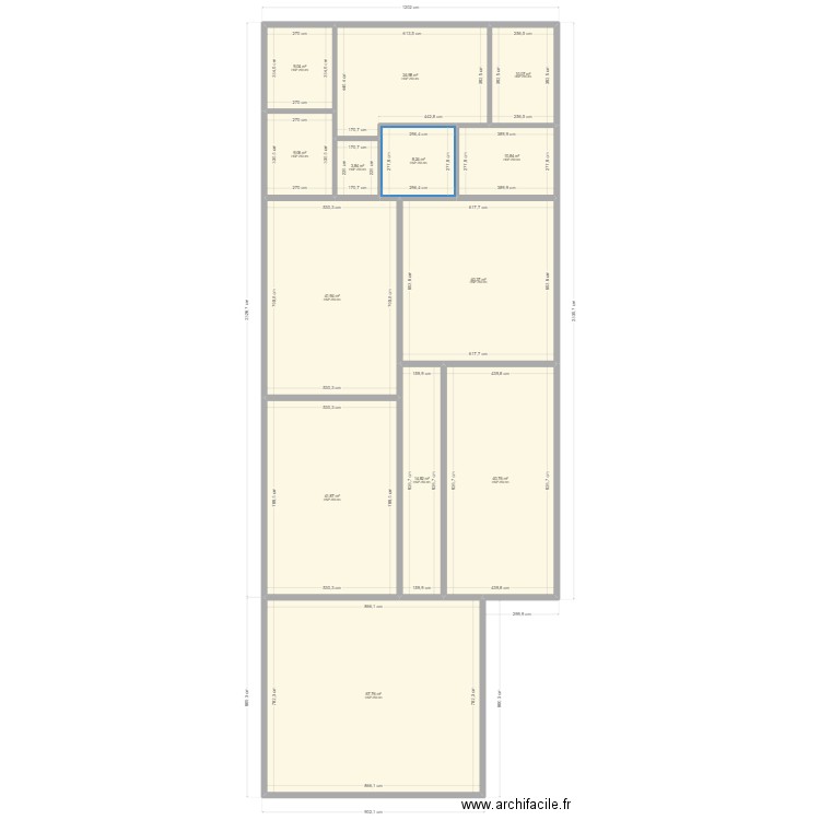 etage. Plan de 13 pièces et 324 m2