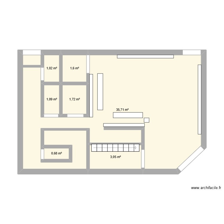 louis. Plan de 7 pièces et 45 m2