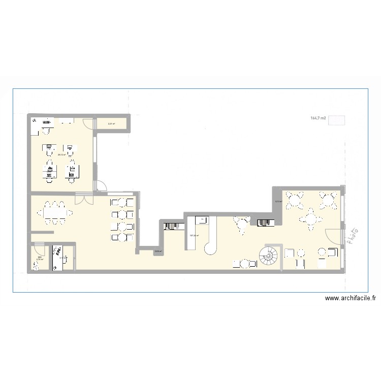 Café. Plan de 7 pièces et 144 m2