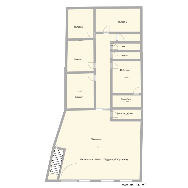 Pharmacoe. Plan de 9 pièces et 226 m2