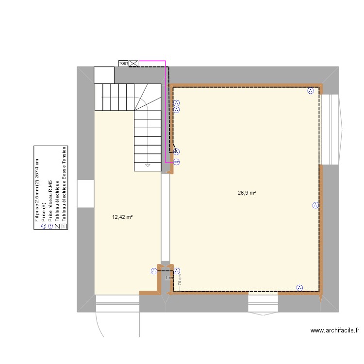 rez de chausser future salon prises. Plan de 3 pièces et 39 m2