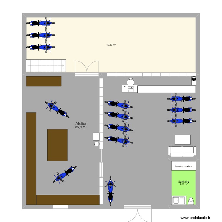 Atelier. Plan de 3 pièces et 131 m2