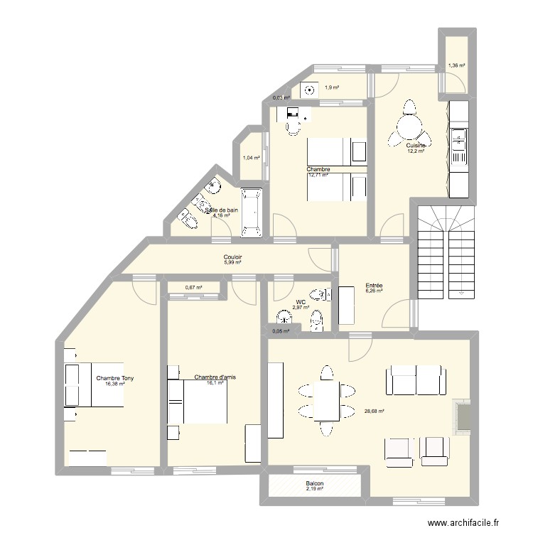 Castelo Branco. Plan de 16 pièces et 113 m2