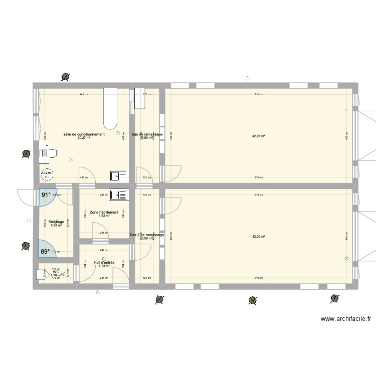 Poulailler avec cloison et parcours . Plan de 0 pièce et 0 m2