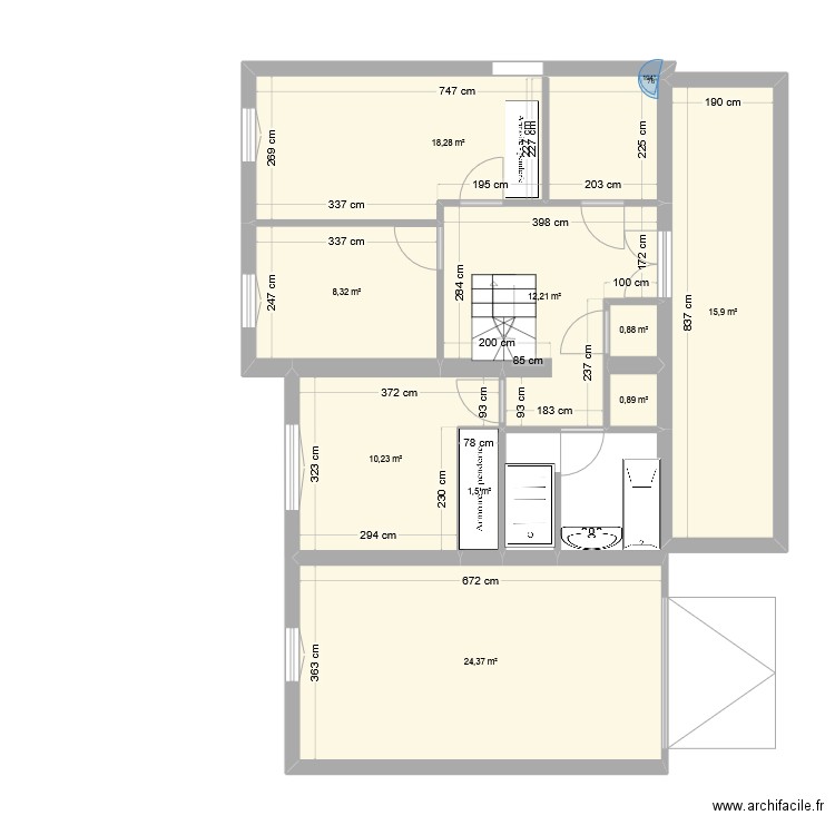 charbo. Plan de 9 pièces et 93 m2