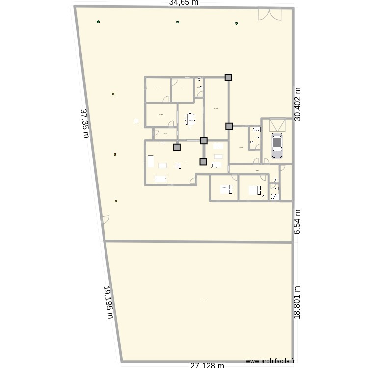 Loukanga_maison_basse_reference_jardin. Plan de 15 pièces et 1647 m2