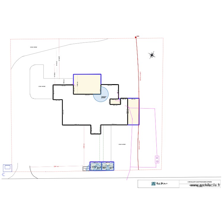 PLAN DE MASSE ERNÉE. Plan de 7 pièces et 1115 m2