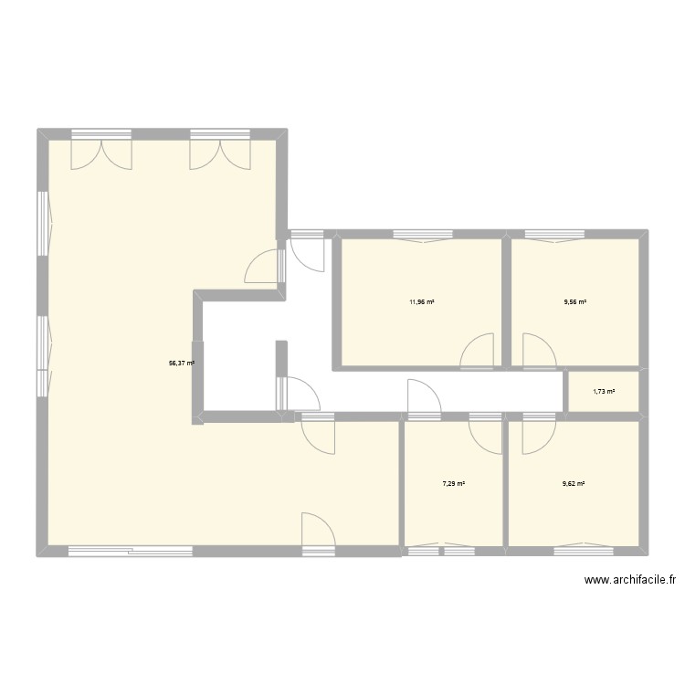 Maison vide. Plan de 6 pièces et 97 m2