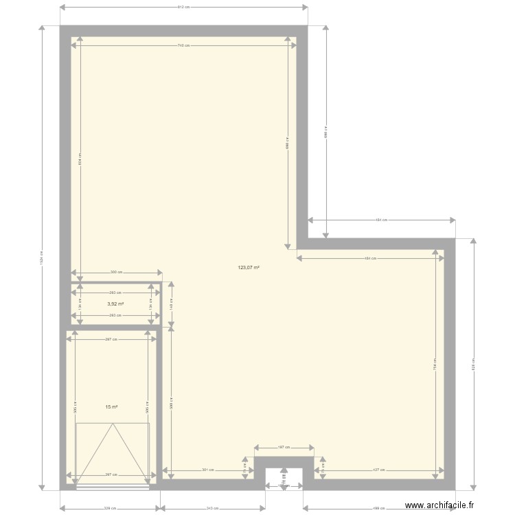 Polynice2. Plan de 3 pièces et 142 m2