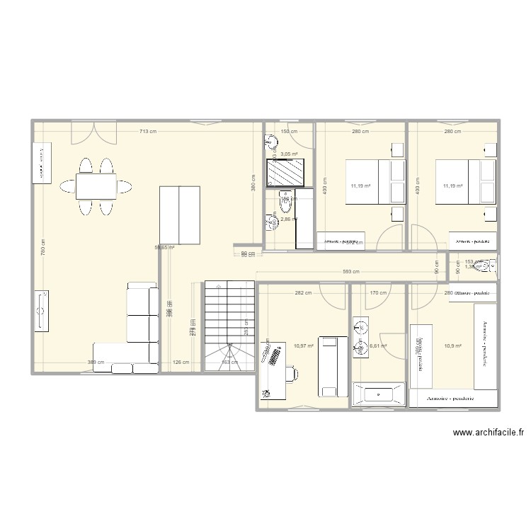 RDC. Plan de 9 pièces et 118 m2