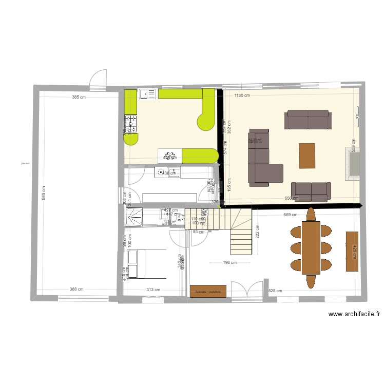 RDC avec entrée. Plan de 2 pièces et 146 m2