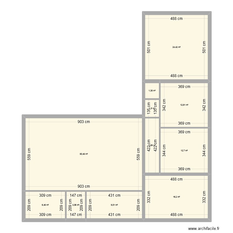 Ilo1. Plan de 11 pièces et 142 m2