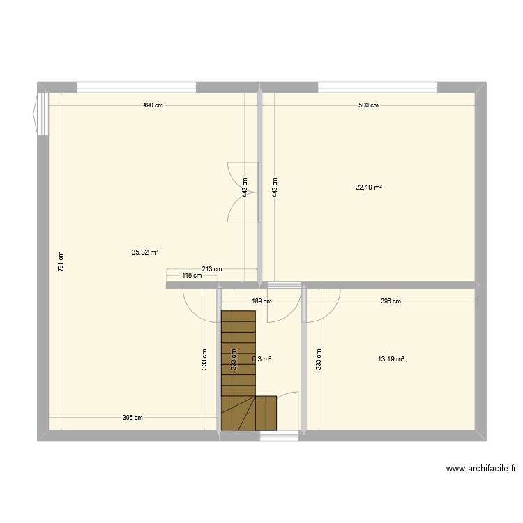 Maison feuillue. Plan de 4 pièces et 77 m2