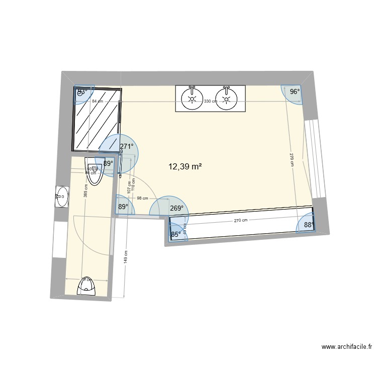 Salle de bain avec urinoir et douche. Plan de 1 pièce et 12 m2