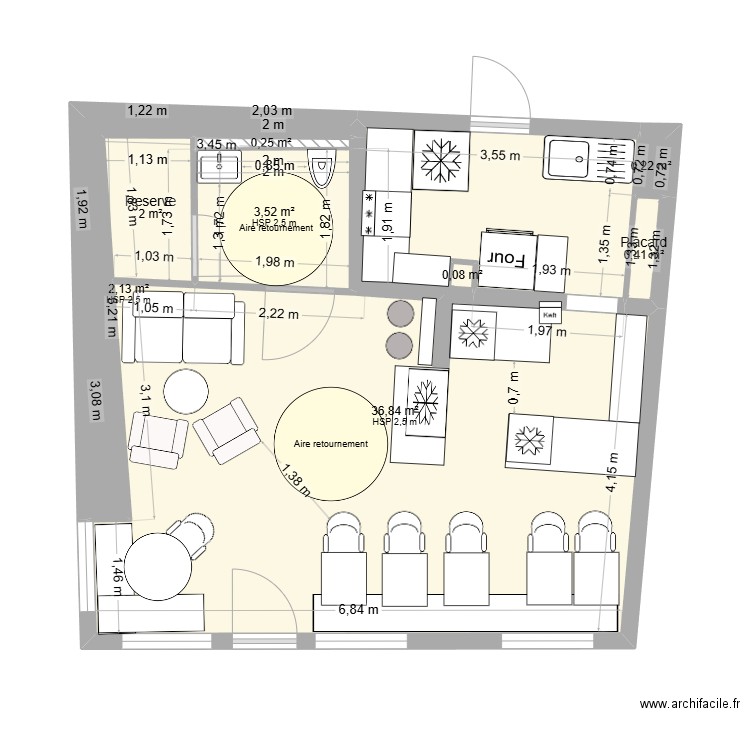 Authentique Café demande autorisation. Plan de 8 pièces et 45 m2