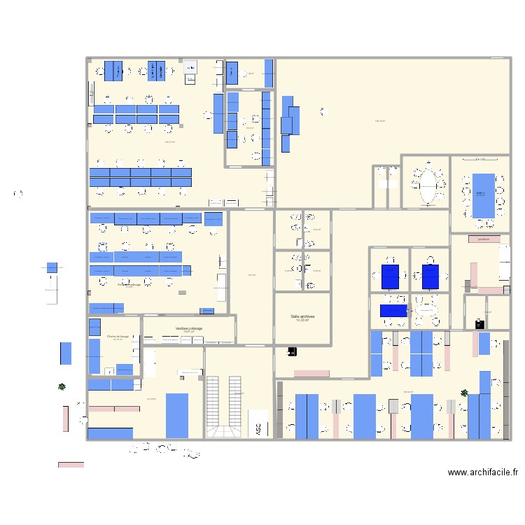 Nouvel Open space v2 (v1 voir POL V2). Plan de 21 pièces et 685 m2