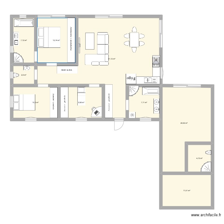 Maison deux logements. Plan de 10 pièces et 142 m2