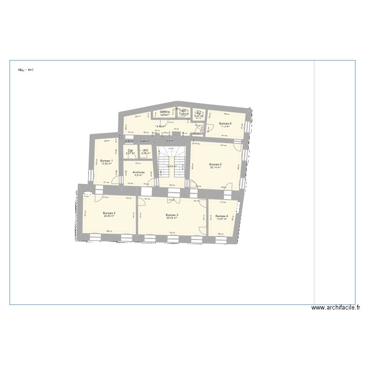 Albertas R+1 surfaces cotes. Plan de 17 pièces et 160 m2