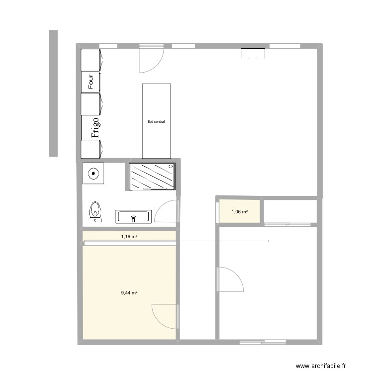 Cuisine,salon vide. Plan de 3 pièces et 12 m2