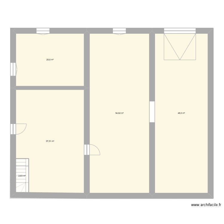 etage initial. Plan de 19 pièces et 327 m2