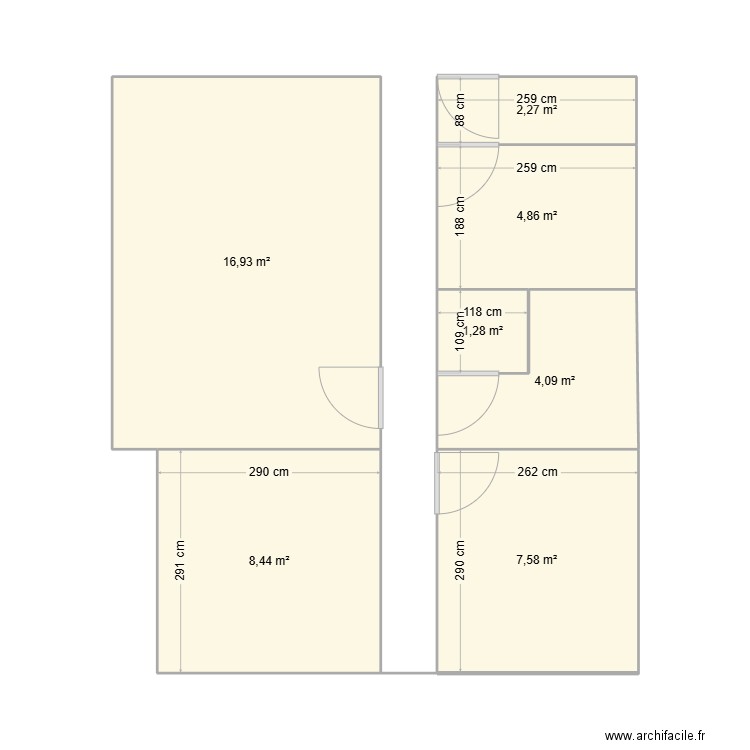 local opposition. Plan de 7 pièces et 45 m2