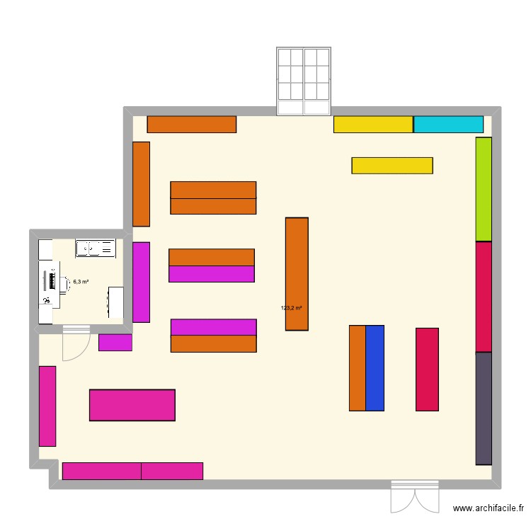 magasin. Plan de 2 pièces et 130 m2