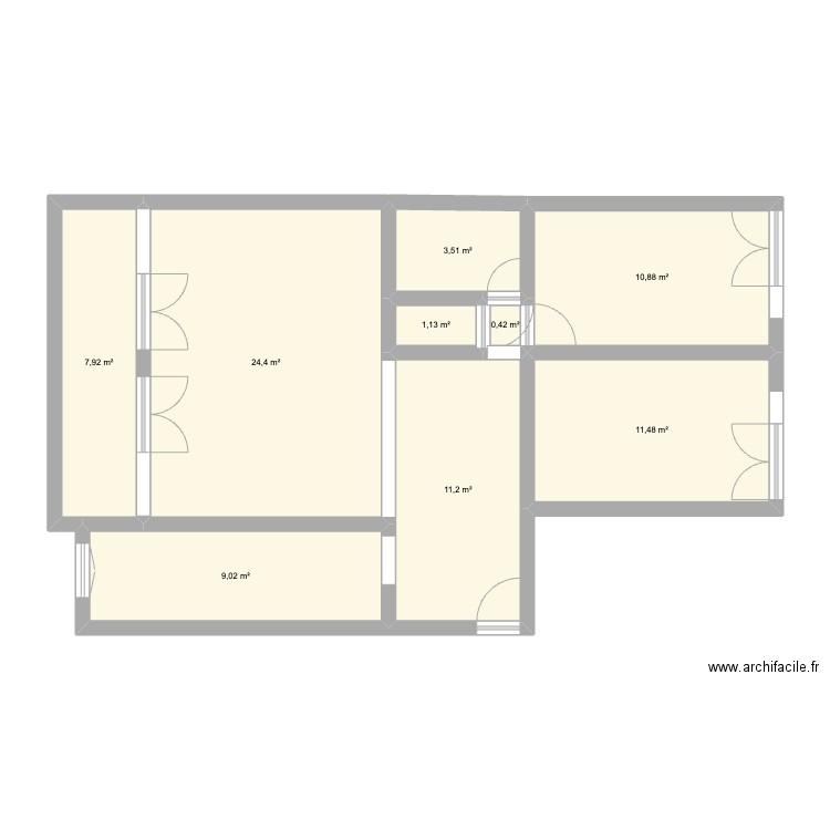 Appartement Sobek. Plan de 9 pièces et 80 m2