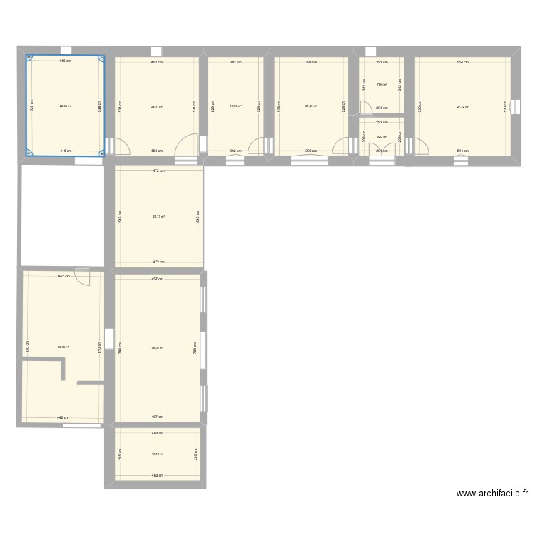 Au Poular. Plan de 11 pièces et 234 m2