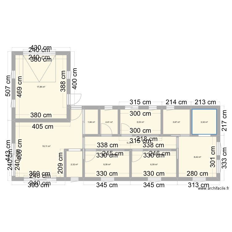 maison. Plan de 12 pièces et 82 m2