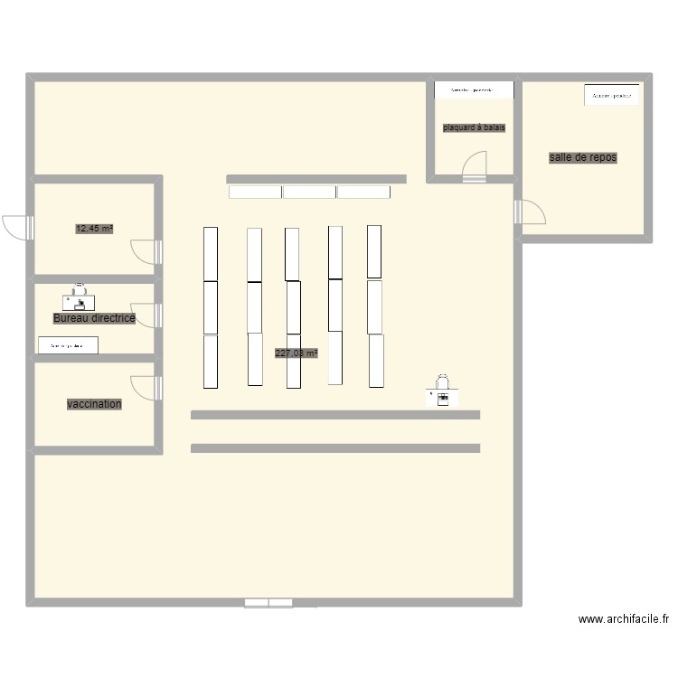 pharmacie. Plan de 6 pièces et 290 m2