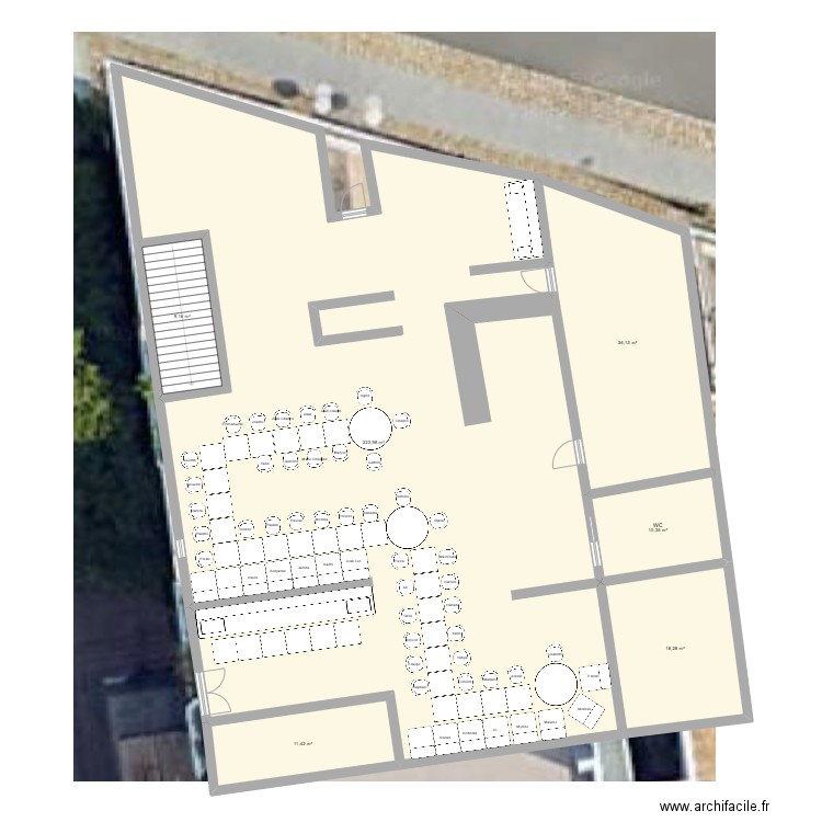 Macoha. Plan de 6 pièces et 309 m2