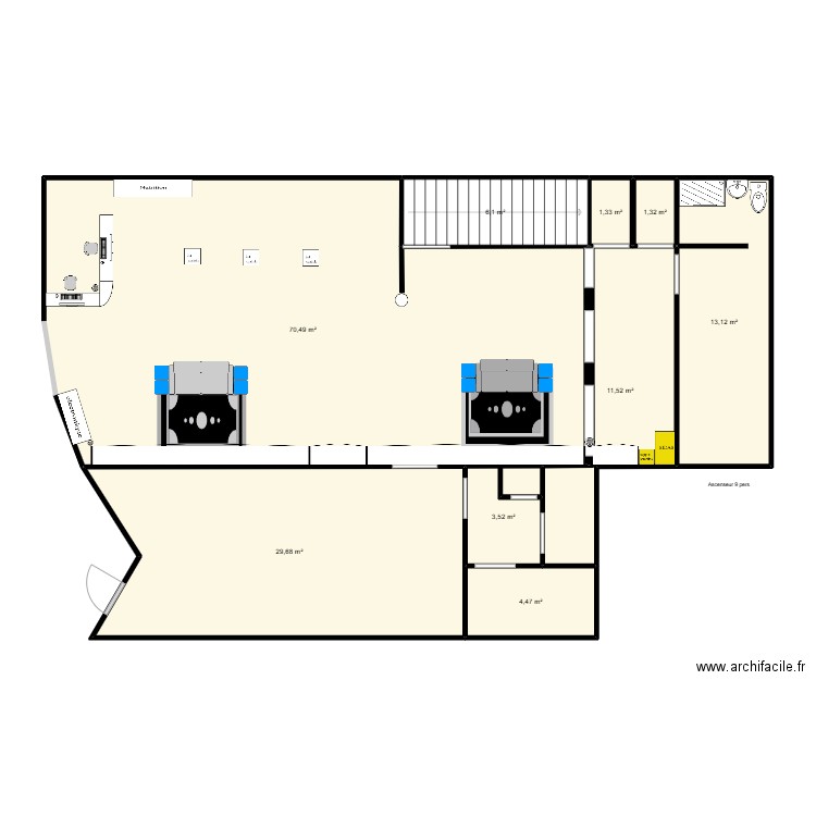 Magasin RUNNING CONSEIL. Plan de 9 pièces et 142 m2