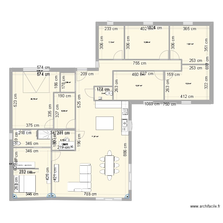 maison Cindyoran ok. Plan de 14 pièces et 179 m2