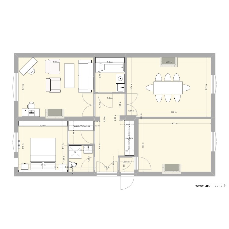 avec fauteuils. Plan de 8 pièces et 81 m2