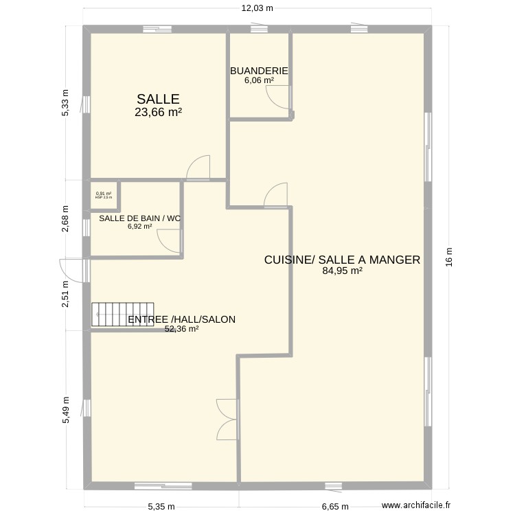 plan un. Plan de 6 pièces et 175 m2