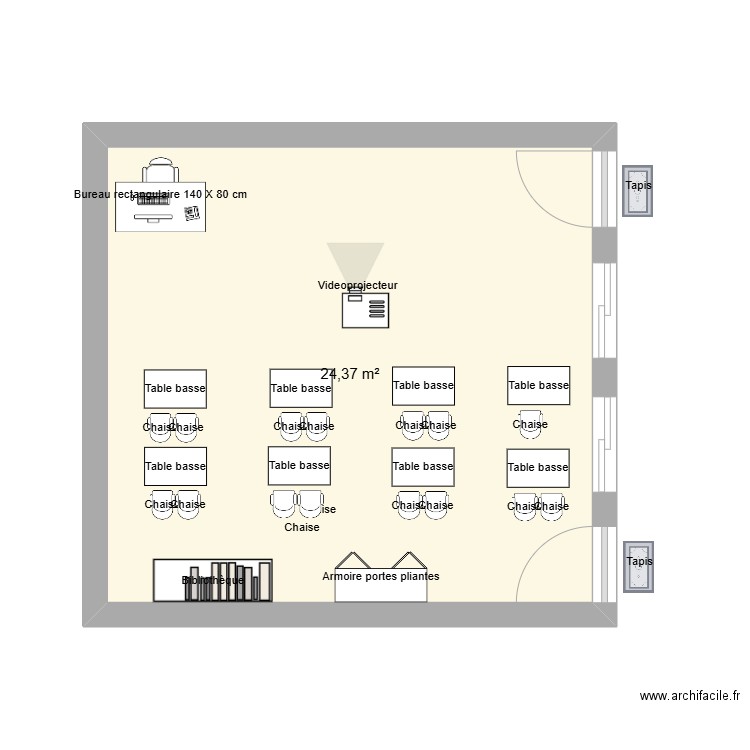 salón de clases. Plan de 1 pièce et 24 m2