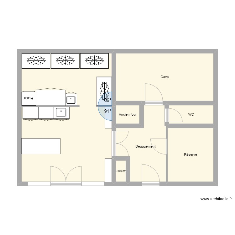 Local Chateaurenard. Plan de 7 pièces et 61 m2