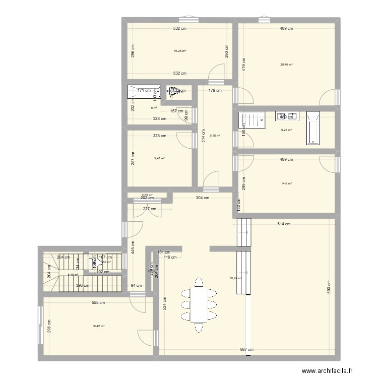 Brindas. Plan de 14 pièces et 180 m2