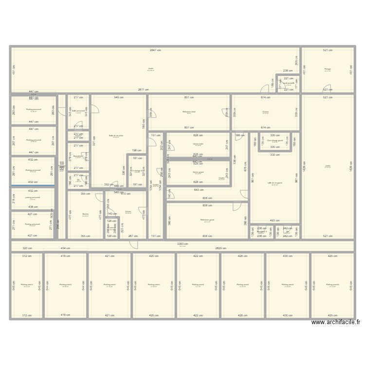 Crèche idéale. Plan de 42 pièces et 846 m2