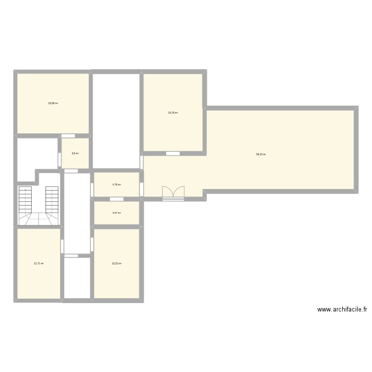 Plan maison. Plan de 8 pièces et 135 m2