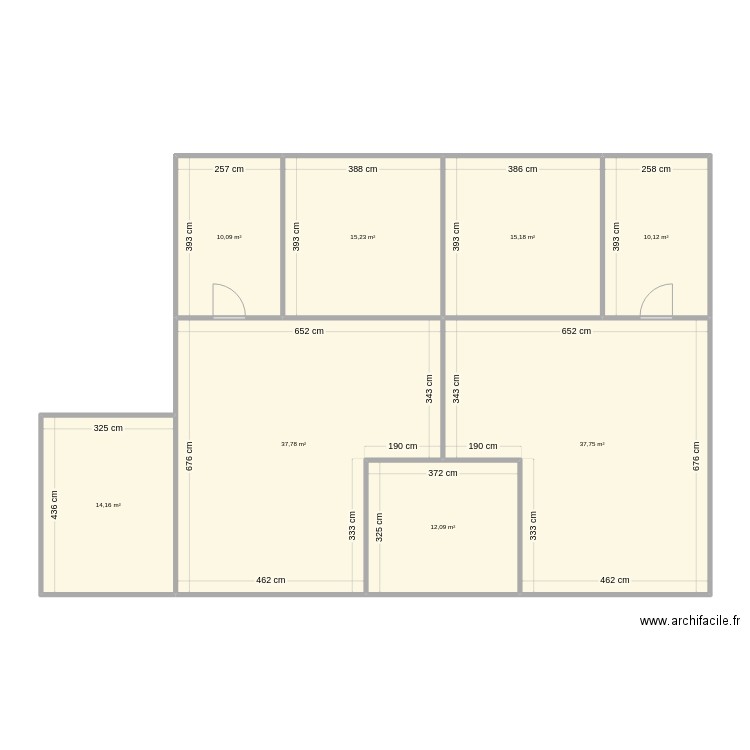 Idée 3 - carré. Plan de 8 pièces et 152 m2