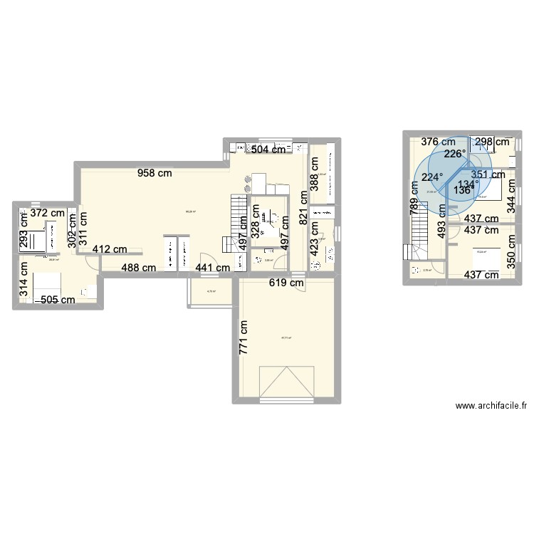 nouvelle. Plan de 13 pièces et 255 m2