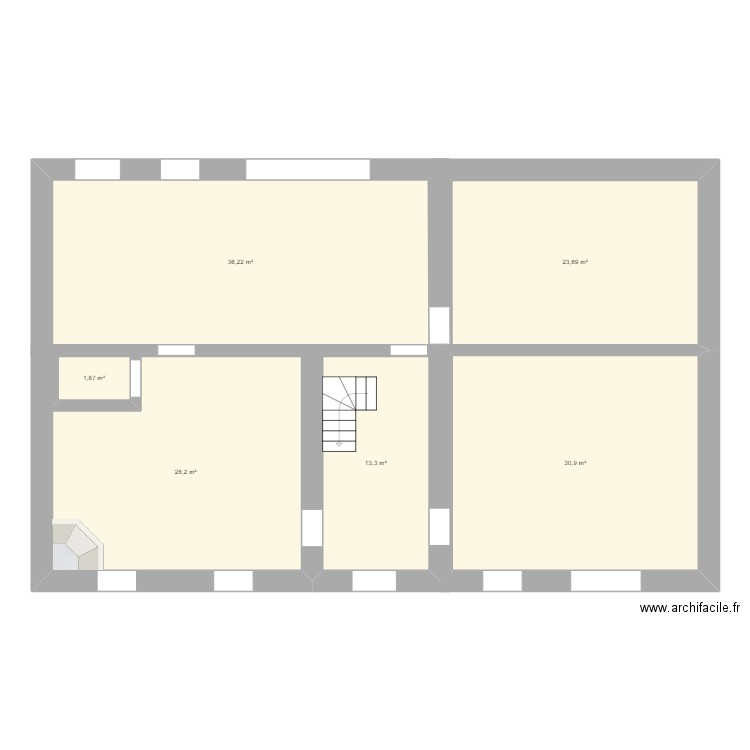 BURIE RDC. Plan de 6 pièces et 134 m2